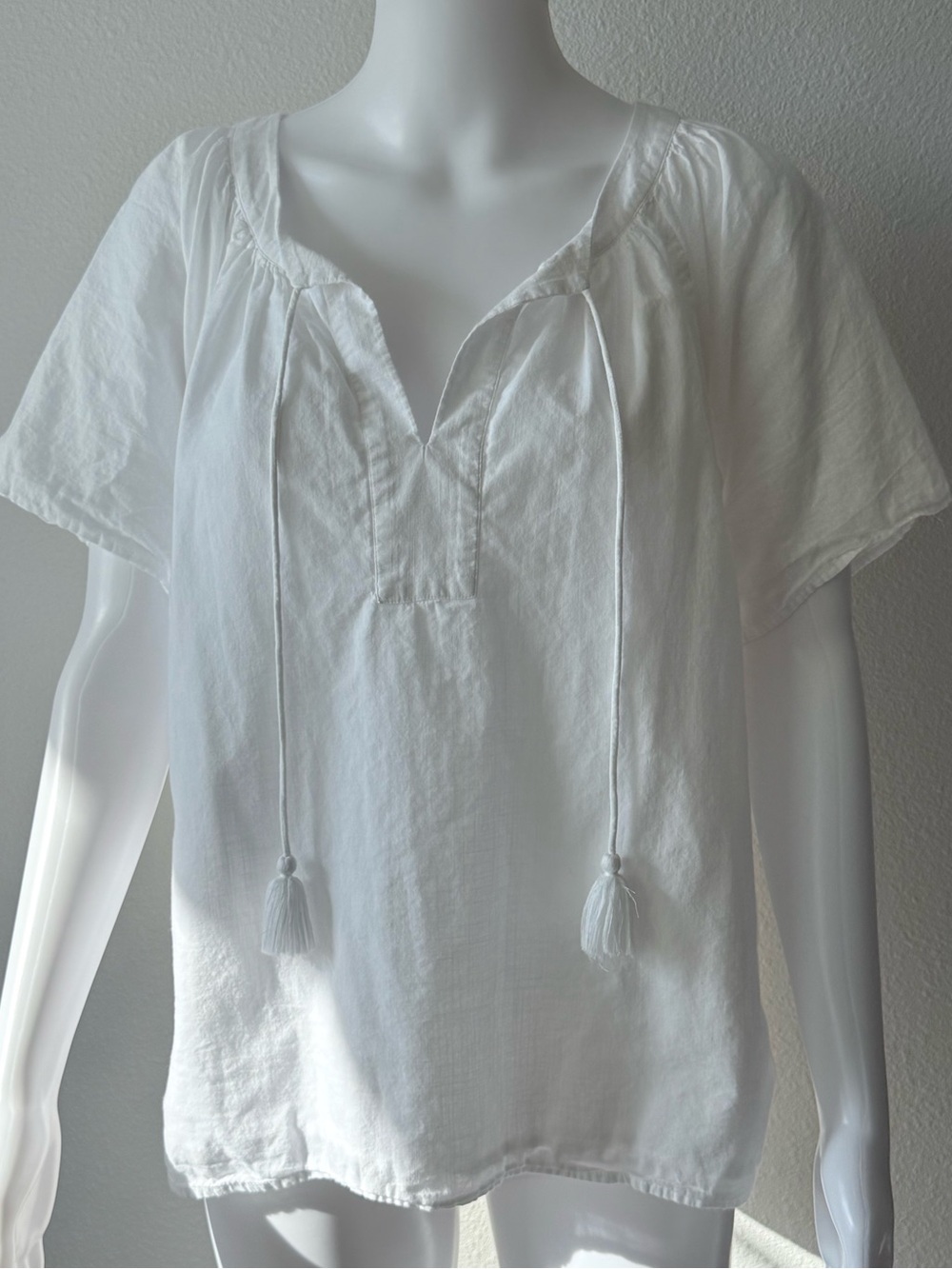 Vineyard Vines Women's White Tassel Peasant Top - Picture 2 of 10